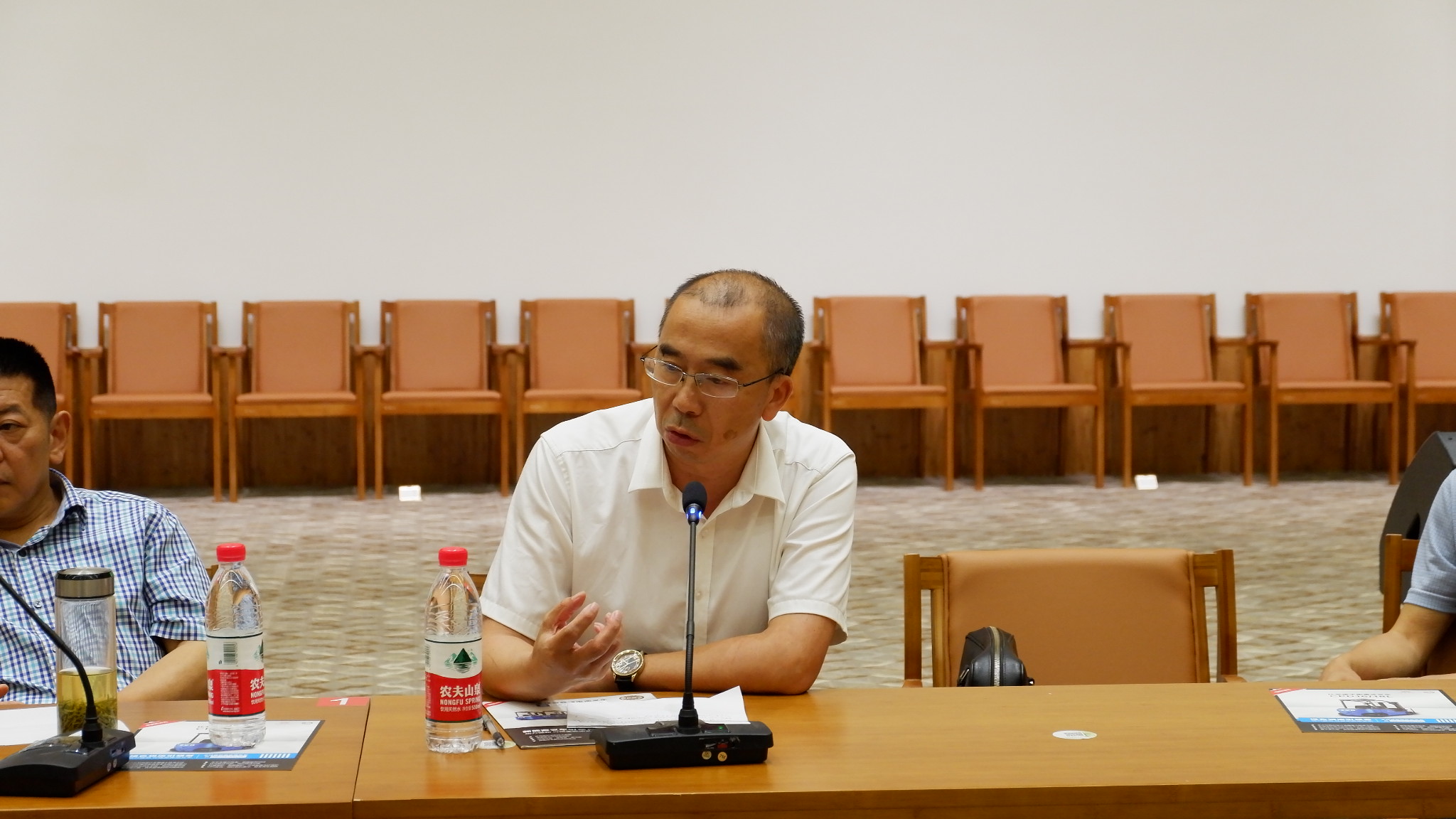 四川石化雅詩(shī)紙業(yè)有限公司副總經(jīng)理楊方銀在四川省生活用紙行業(yè)2018年上半年生產(chǎn)經(jīng)營(yíng)總結下半年生產(chǎn)銷(xiāo)售形勢分析會(huì )上講話(huà)