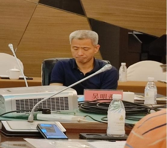 省紙協(xié)第七屆理事會(huì )理事長(cháng)吳明希發(fā)表講話(huà)