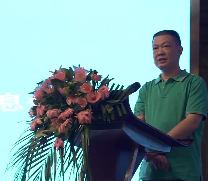 省經(jīng)信廳輕紡處鄧治永調研員致歡迎辭